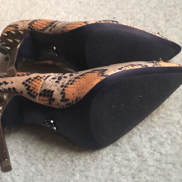 Rachel by Rachel Roy Studded snakeskin heels. - Picture 6 of 8